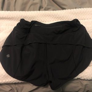 black lululemon shorts